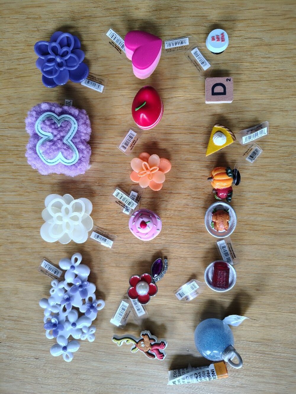 NWT CROCS JIBBITZ CHARMS----17 ASSORTED